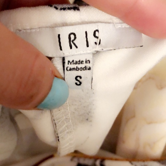 White Dress With Yellow Flowers 🌼 - Picture 3 of 3